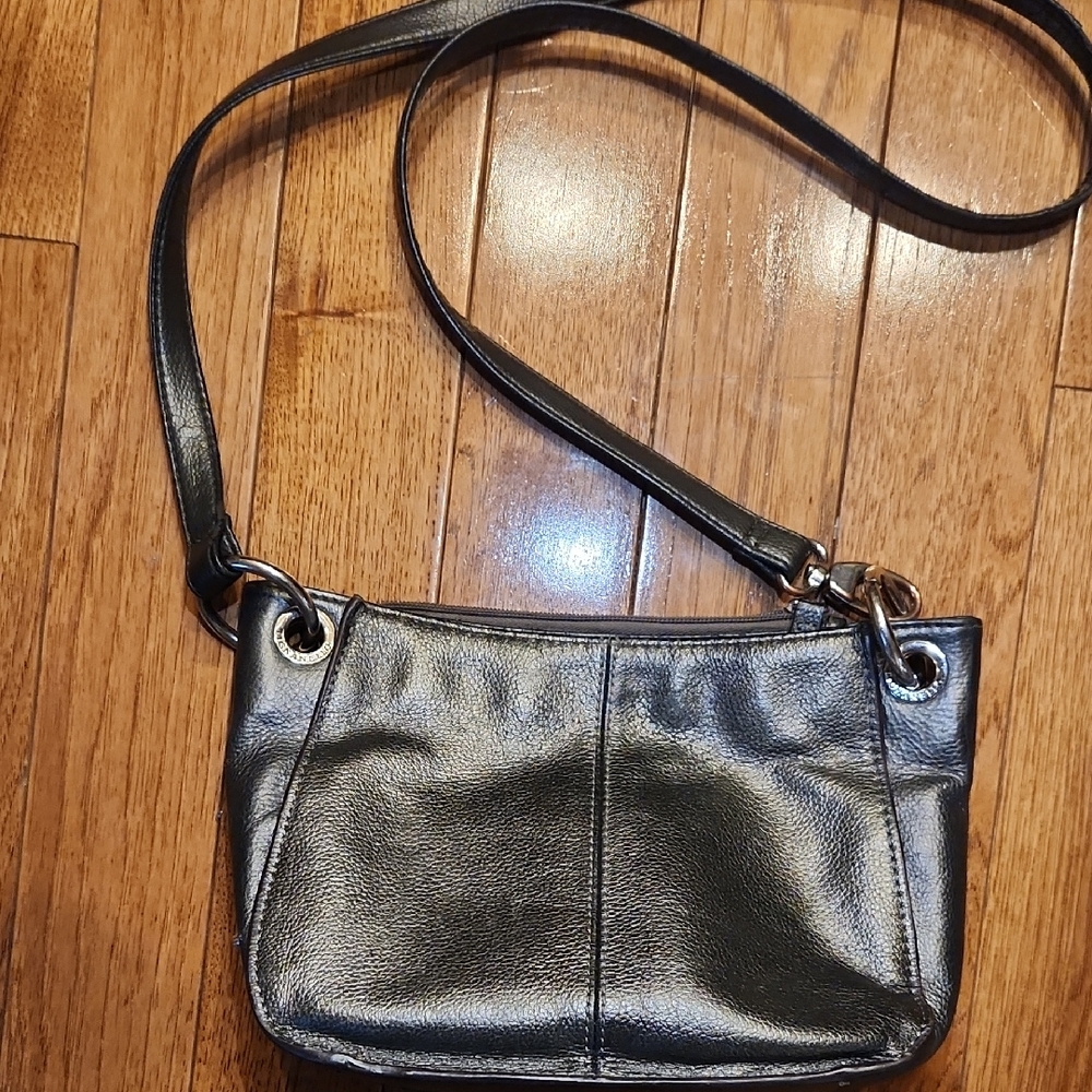 Tignanello Black Leather Crossbody Bag Adjustable Strap Zip Closure